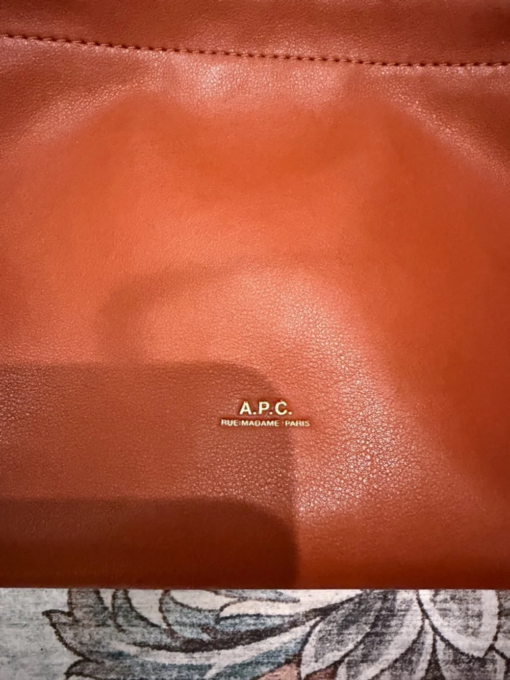 NEW A.P.C. Drawstring Magnet Closure Chestnut Leather Crossbody (smoke/pet free) - Picture 3 of 9